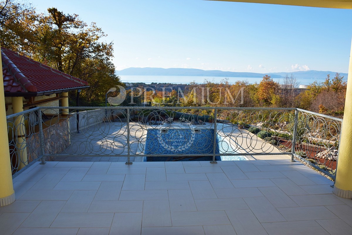 Omisalj, in vendita casa indipendente arredata con piscina e vista mare!