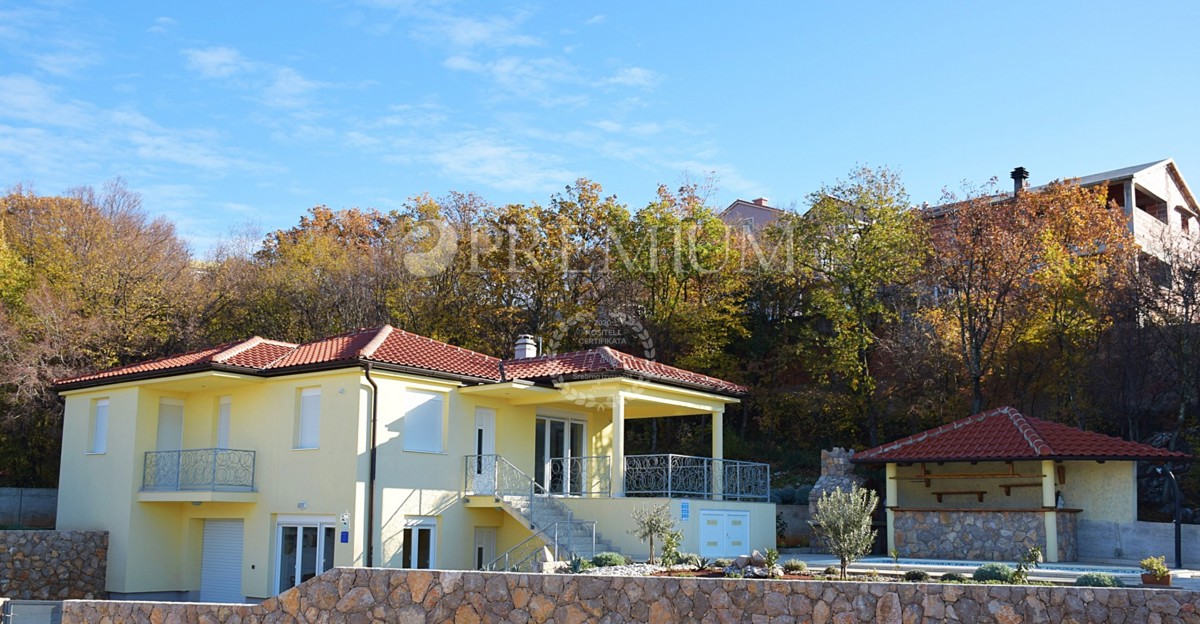 Omisalj, in vendita casa indipendente arredata con piscina e vista mare!