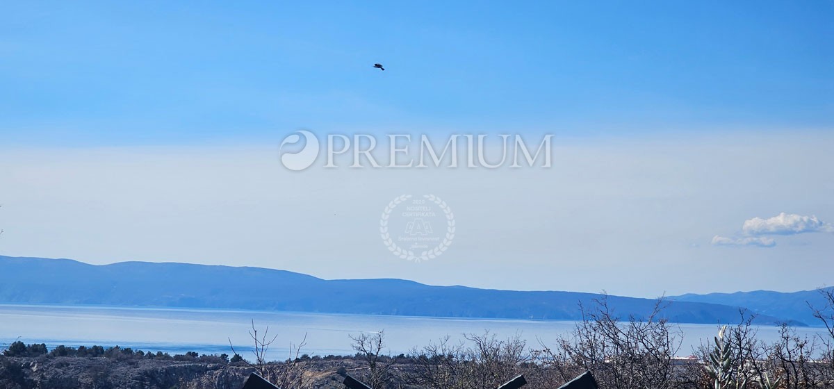 Omisalj, in vendita casa indipendente arredata con piscina e vista mare!