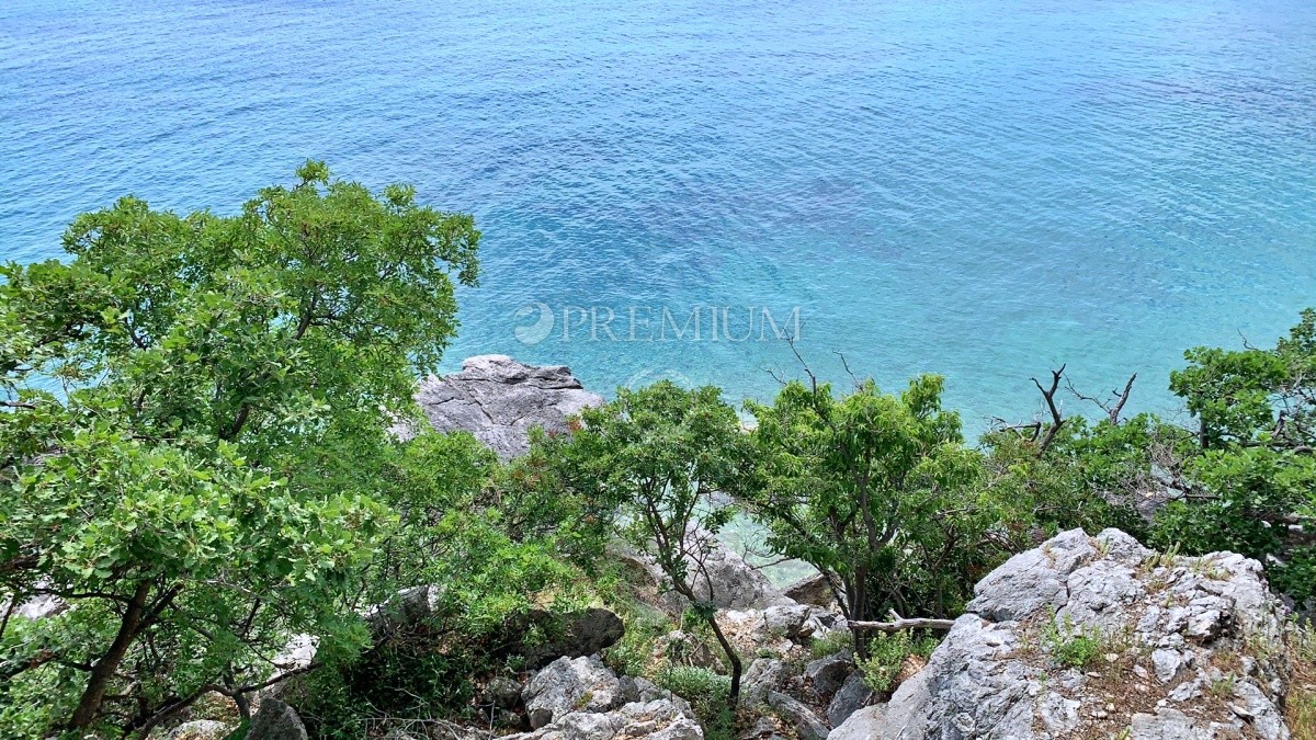 Stara Baška, terreno edificabile in riva al mare!