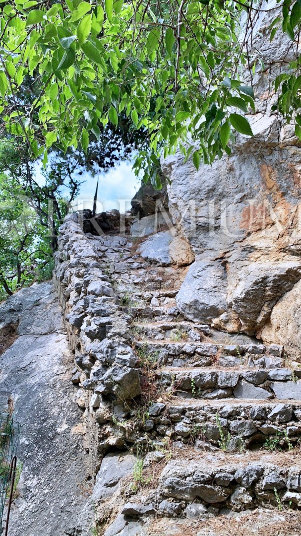 Stara Baška, terreno edificabile in riva al mare!