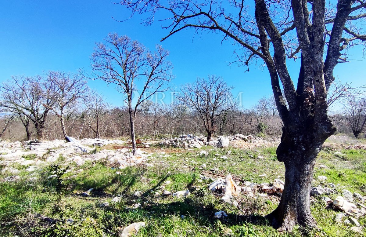 Njivice, vendita di terreno edificabile con permesso di costruire!