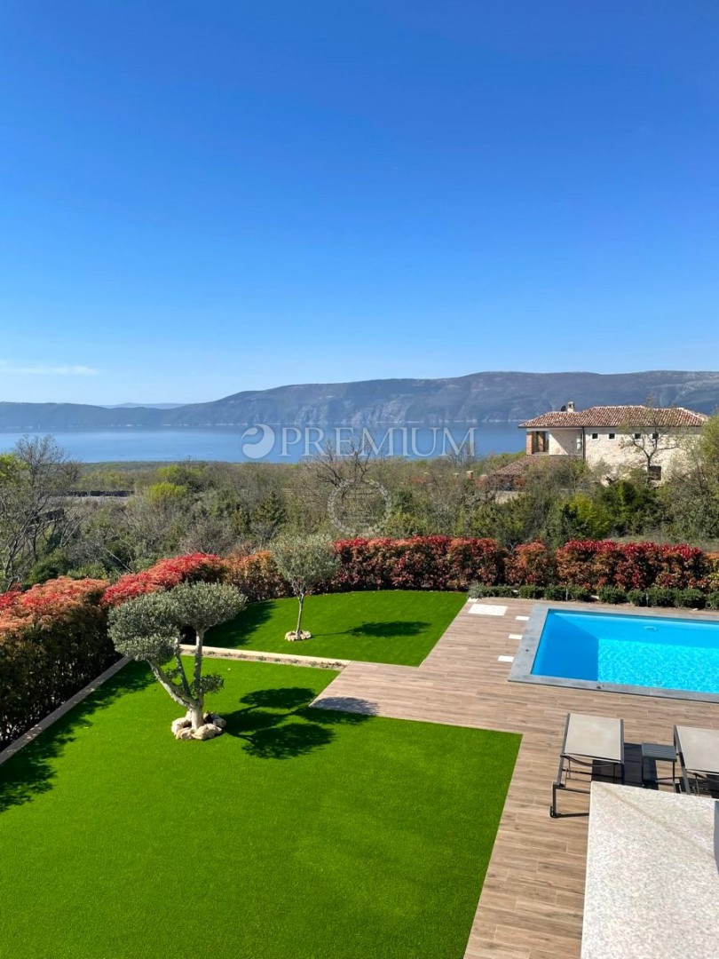 Krk, dintorni, una villa imponente con vista mare e piscina