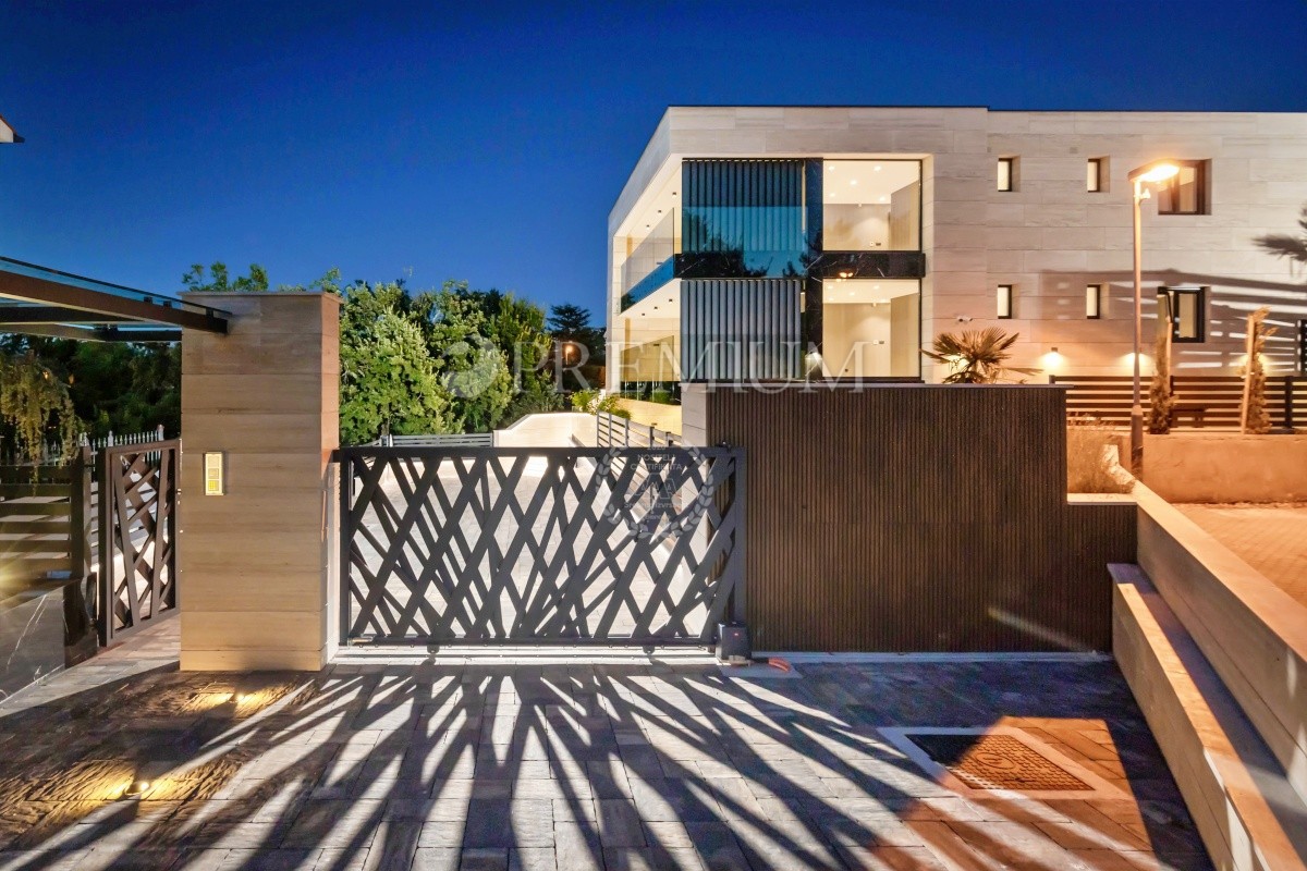  malinska-appartamento-piano-terra-con-giardino-e-piscina 