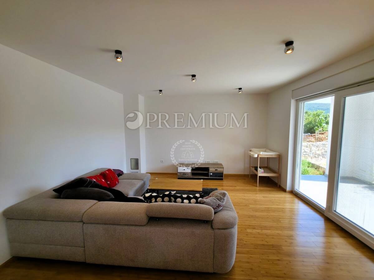 Vrbnik, casa nuova tranquilla con vista mare