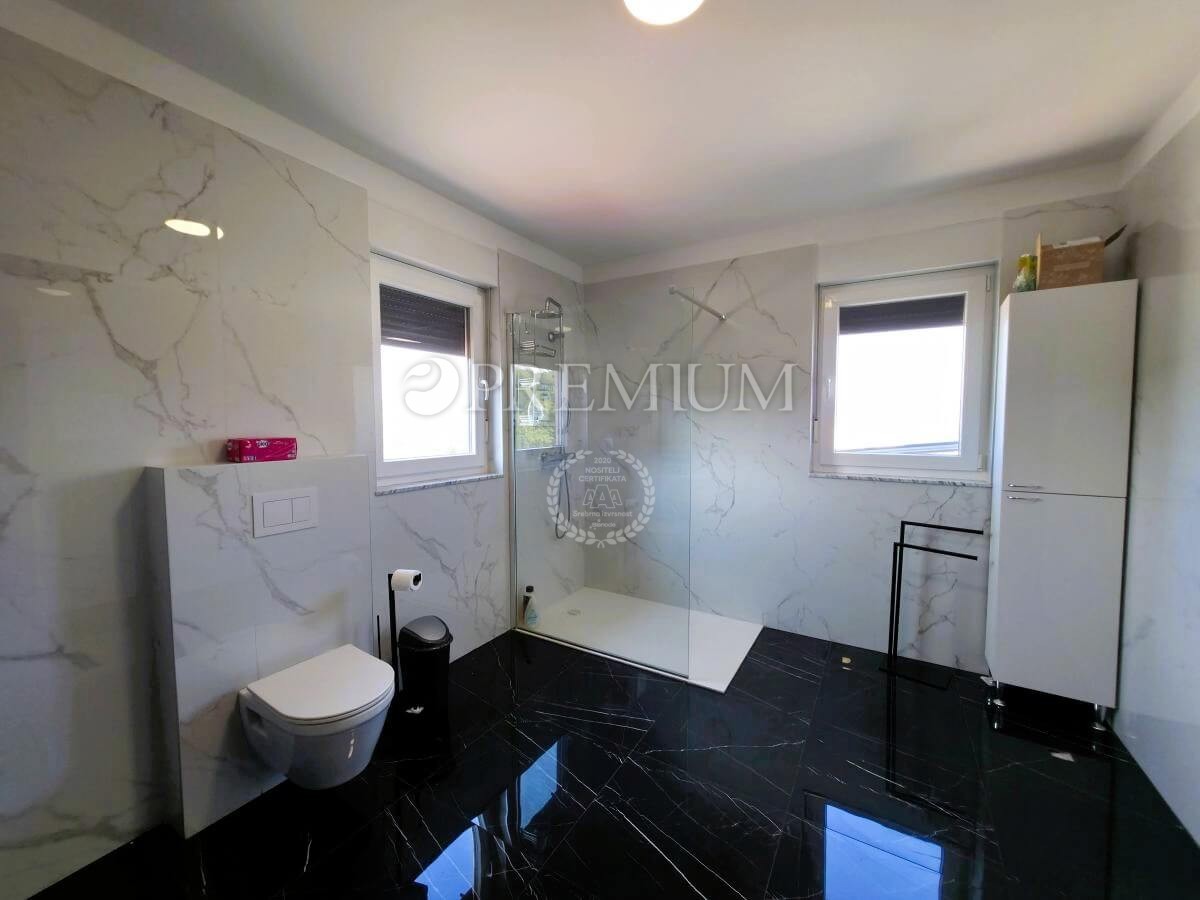 Vrbnik, casa nuova tranquilla con vista mare