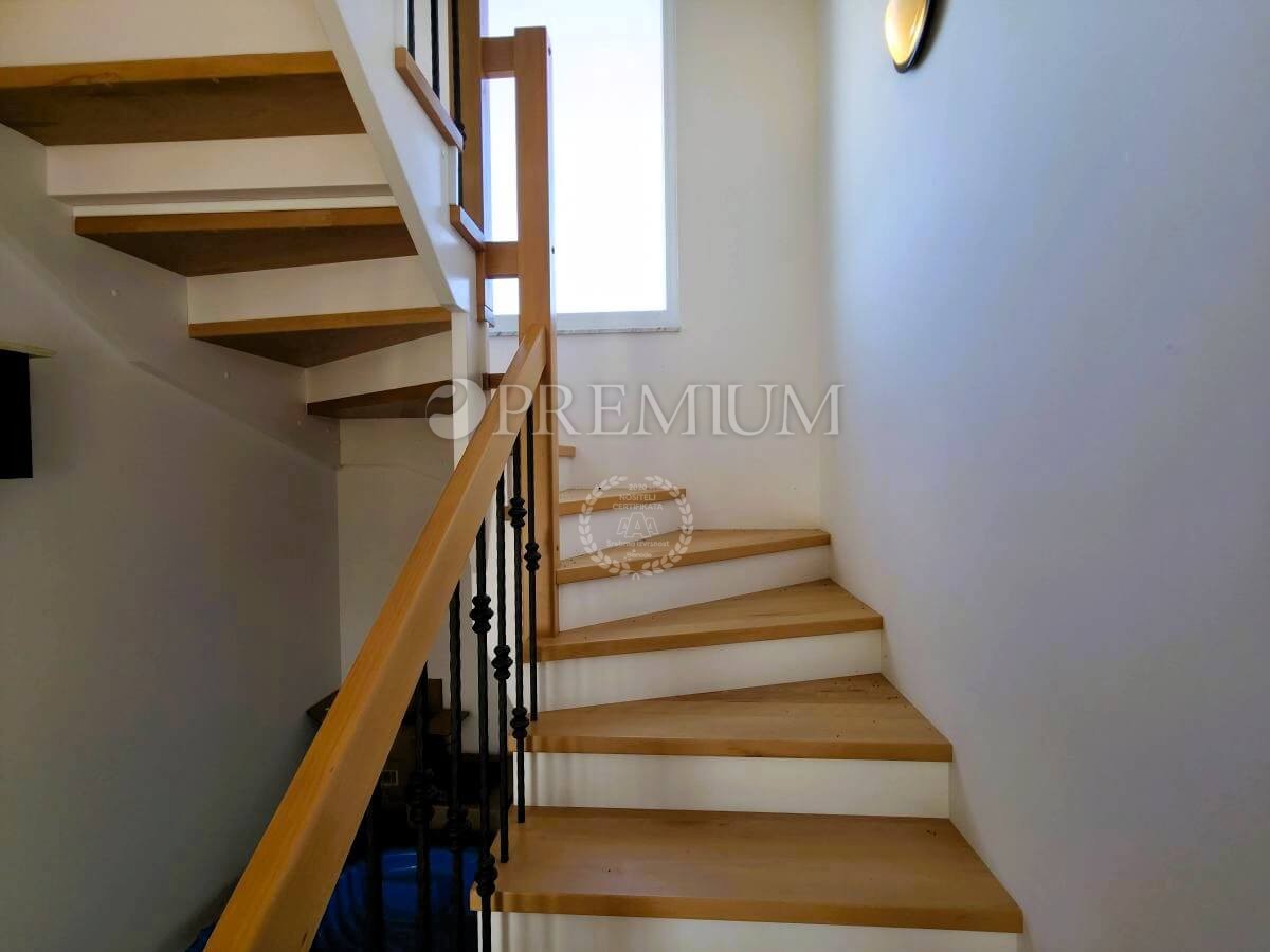 Vrbnik, casa nuova tranquilla con vista mare