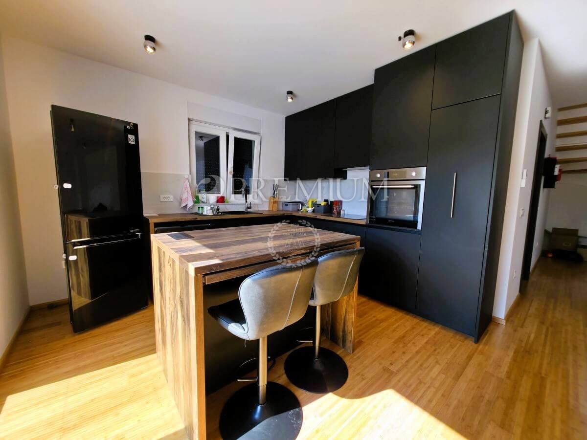 Vrbnik, casa nuova tranquilla con vista mare