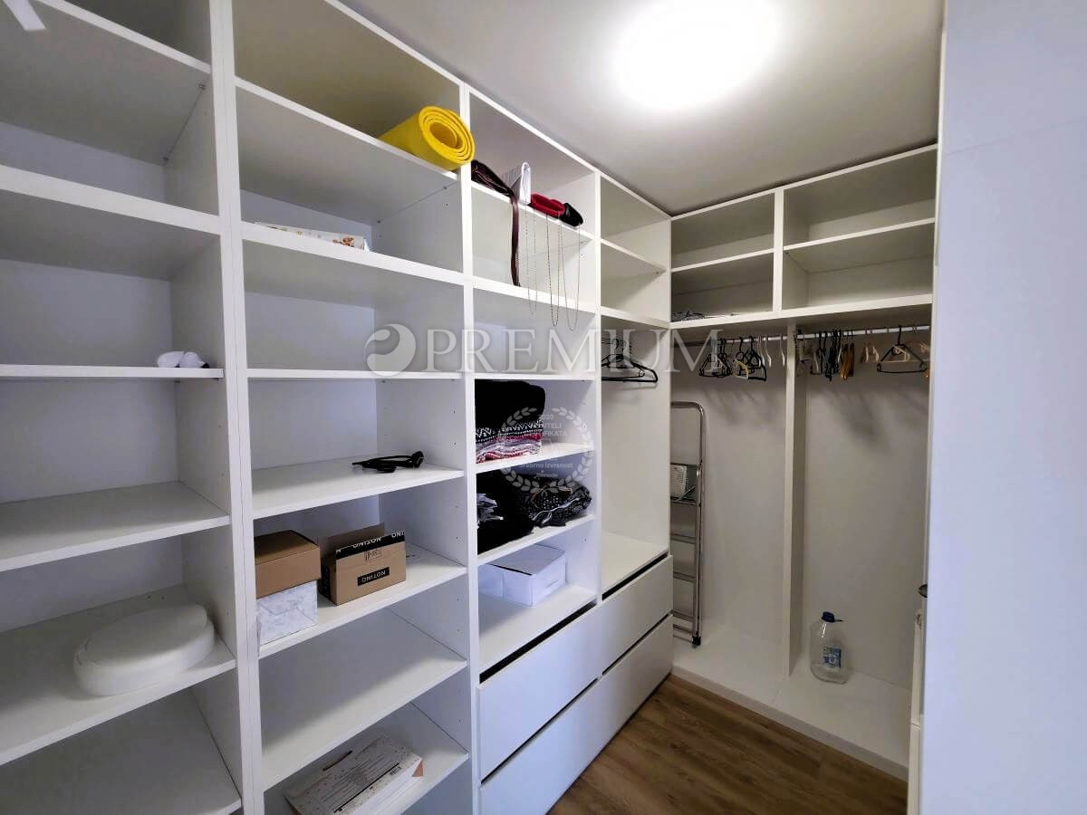 Vrbnik, casa nuova tranquilla con vista mare