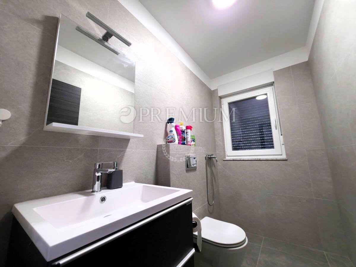 Vrbnik, casa nuova tranquilla con vista mare