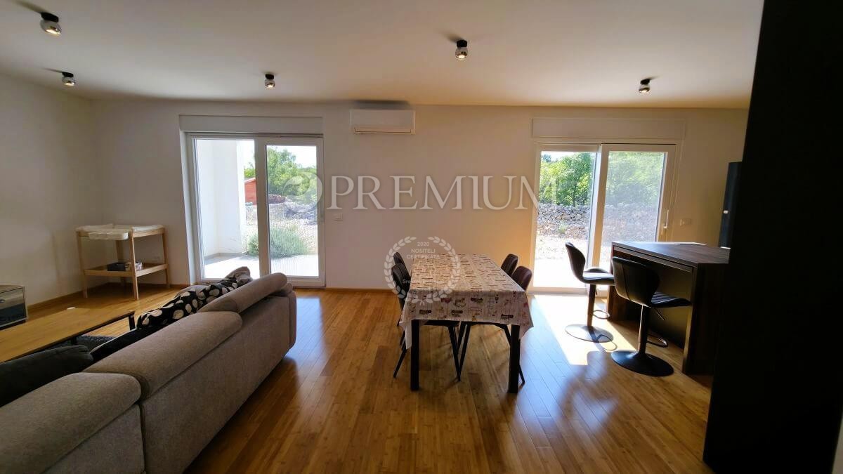 Vrbnik, casa nuova tranquilla con vista mare