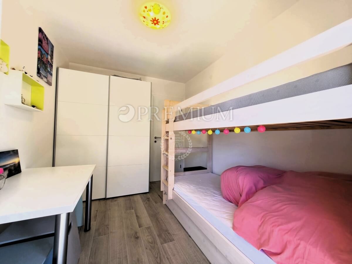 Njivice, appartamento arredato al piano terra con giardino!