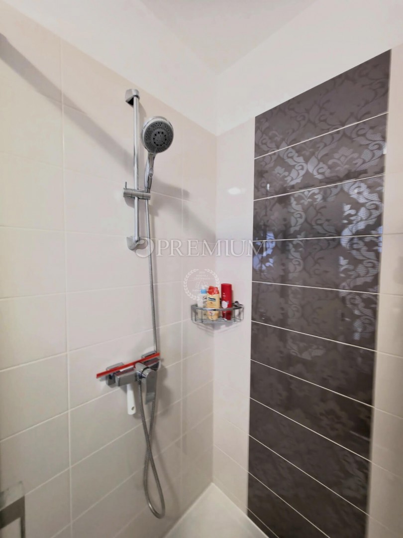 Njivice, appartamento arredato al piano terra con giardino!