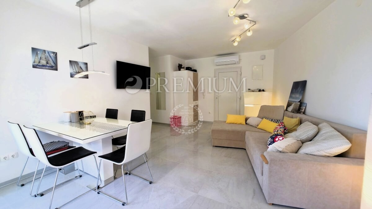 Njivice, appartamento arredato al piano terra con giardino!