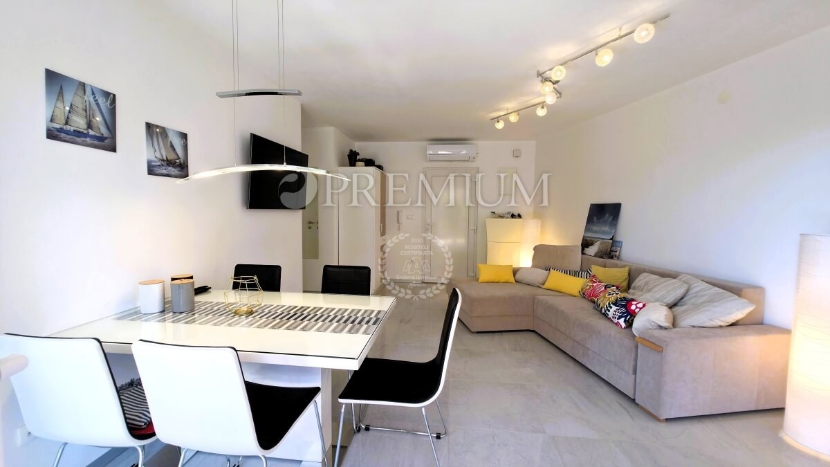 Njivice, appartamento arredato al piano terra con giardino!