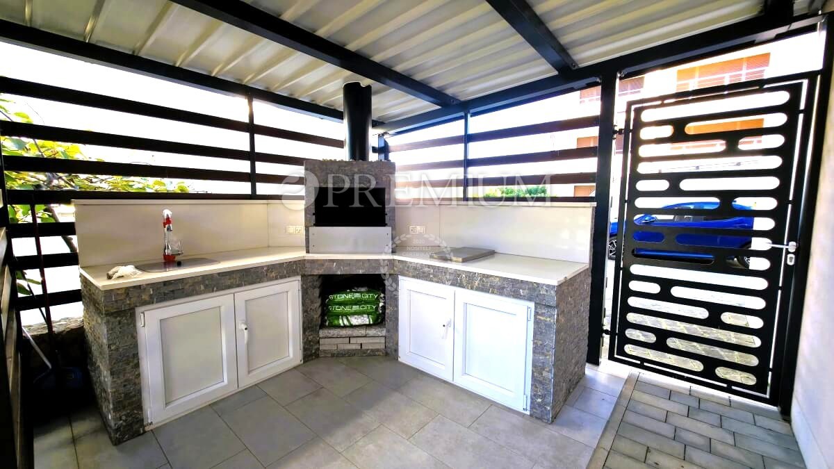 Njivice, appartamento arredato al piano terra con giardino!