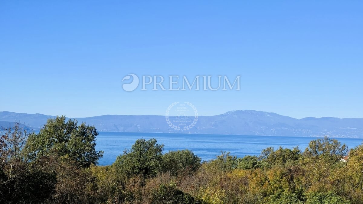 Njivice, appartamento arredato al piano terra con giardino!