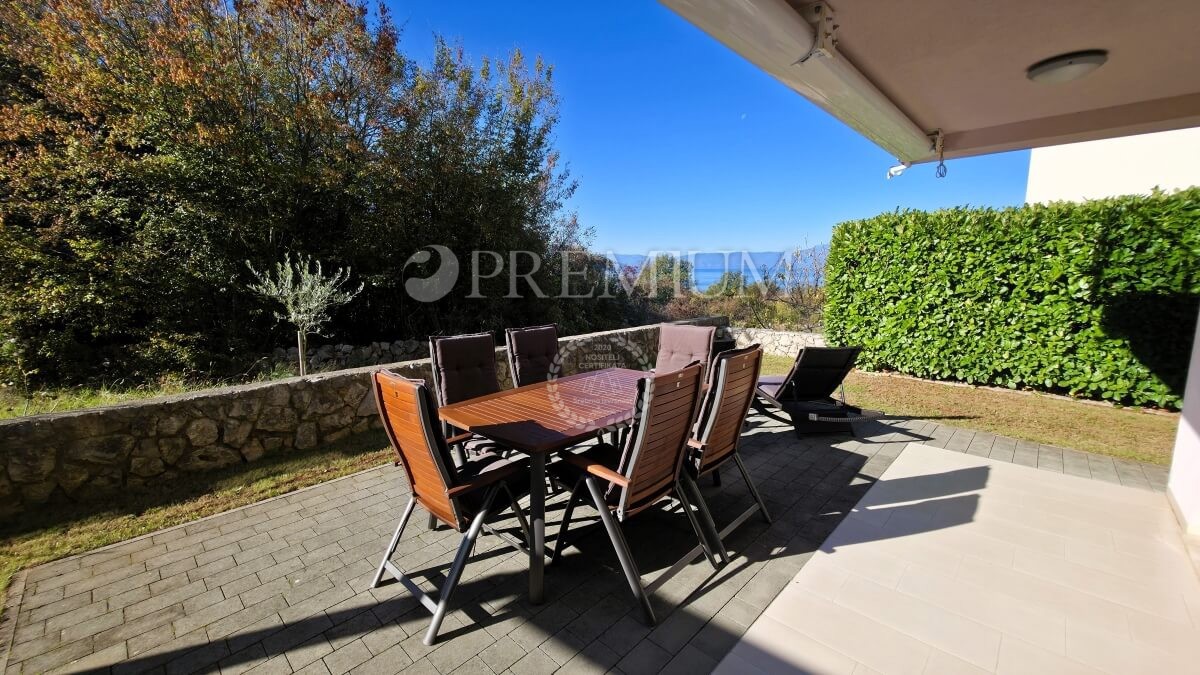 Njivice, appartamento arredato al piano terra con giardino!