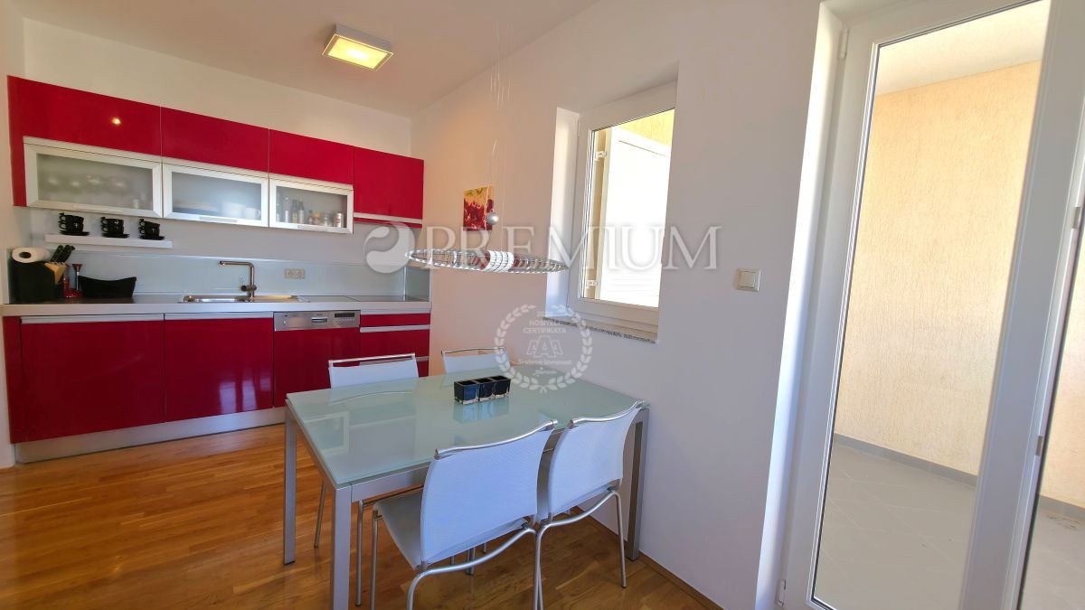 Malinska, appartamento con vista mare vicino al centro!