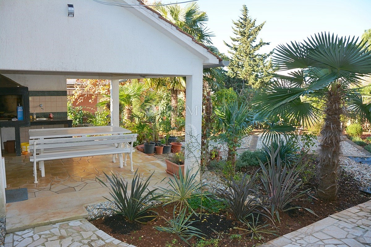 Malinska, in vendita casa arredata con vista mare e giardino!