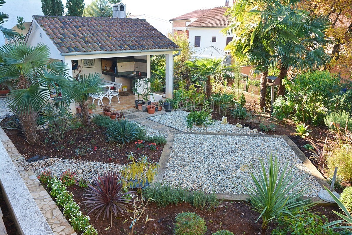 Malinska, in vendita casa arredata con vista mare e giardino!