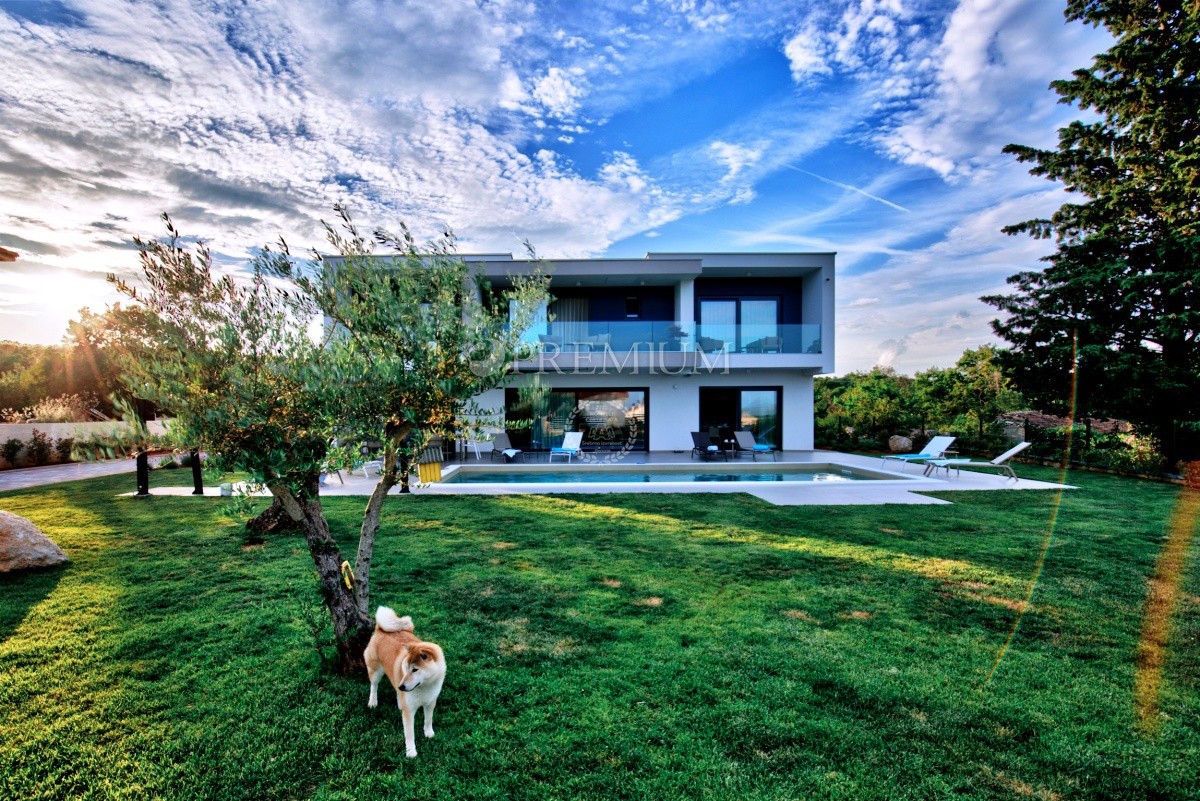 Dintorni della città di Krk, casa moderna con piscina!