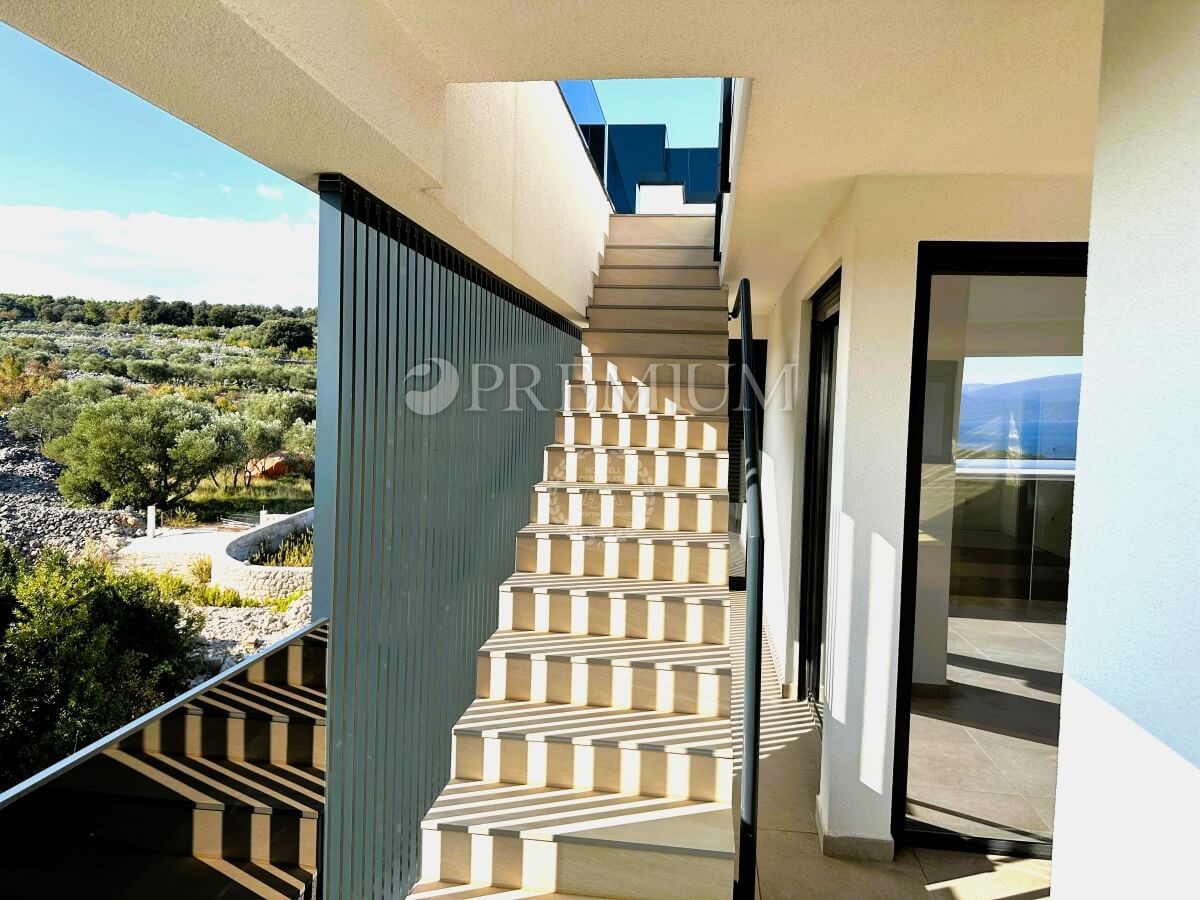 Krk, appartamento duplex con terrazza sul tetto e piscina!