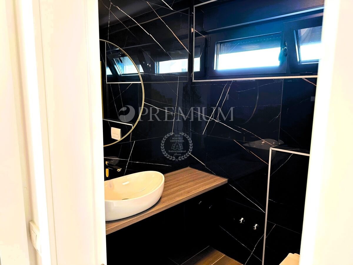 Krk, appartamento duplex con terrazza sul tetto e piscina!