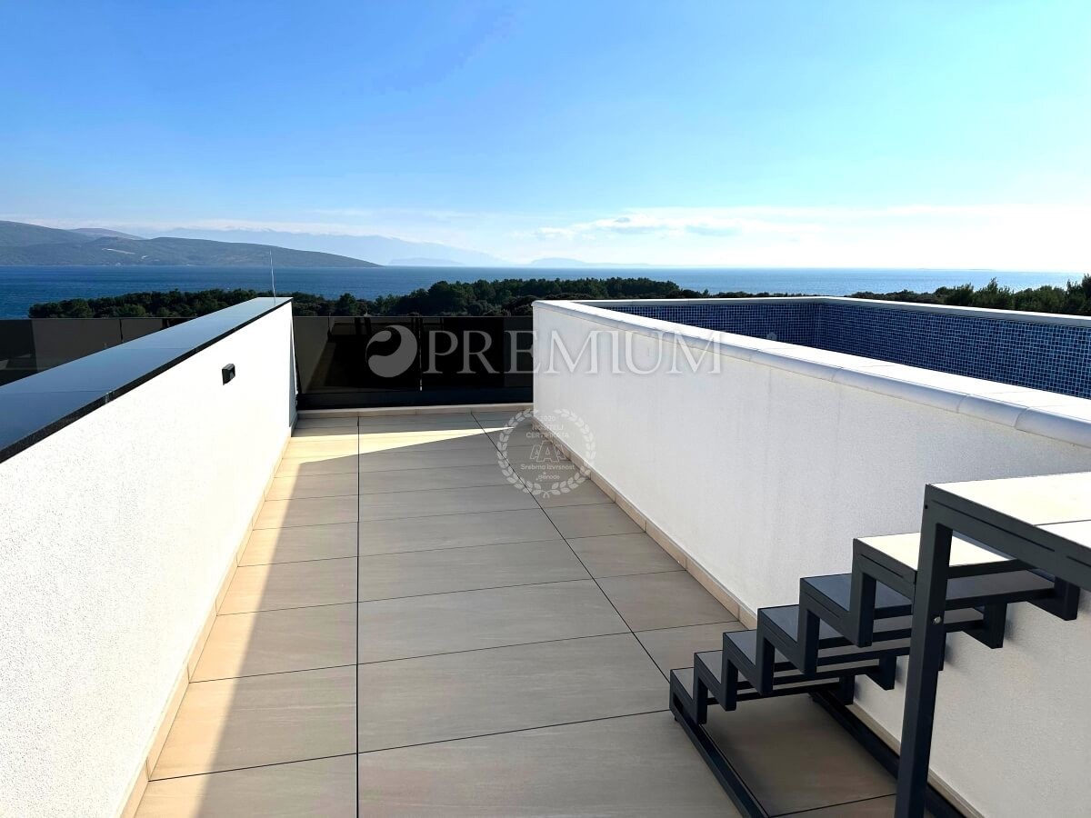 Krk, appartamento duplex con terrazza sul tetto e piscina!