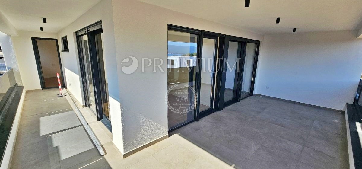 Krk, appartamento duplex con terrazza sul tetto e piscina!