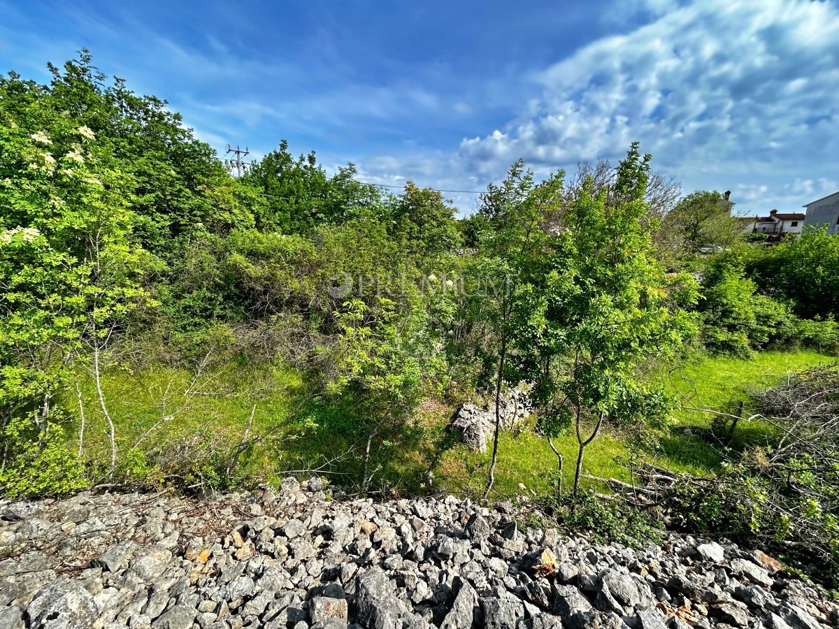 Dintorni di Vrbnik, cantiere in una posizione tranquilla!