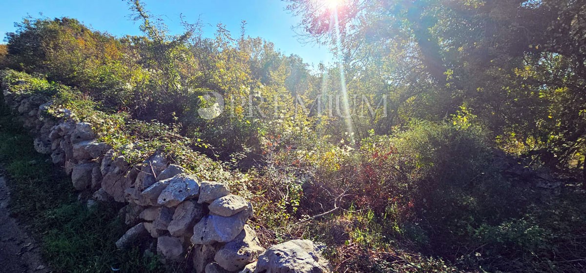 Malinska, terreno edificabile in vendita, a 2 km dal mare!