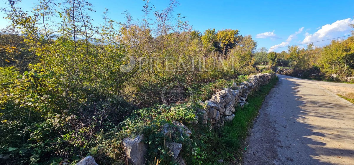 Malinska, terreno edificabile in vendita, a 2 km dal mare!