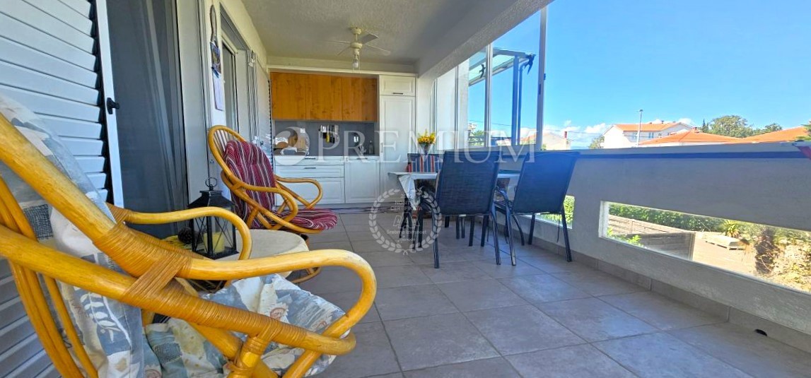 Malinska, appartamento con vista mare, a 200 m dal mare!