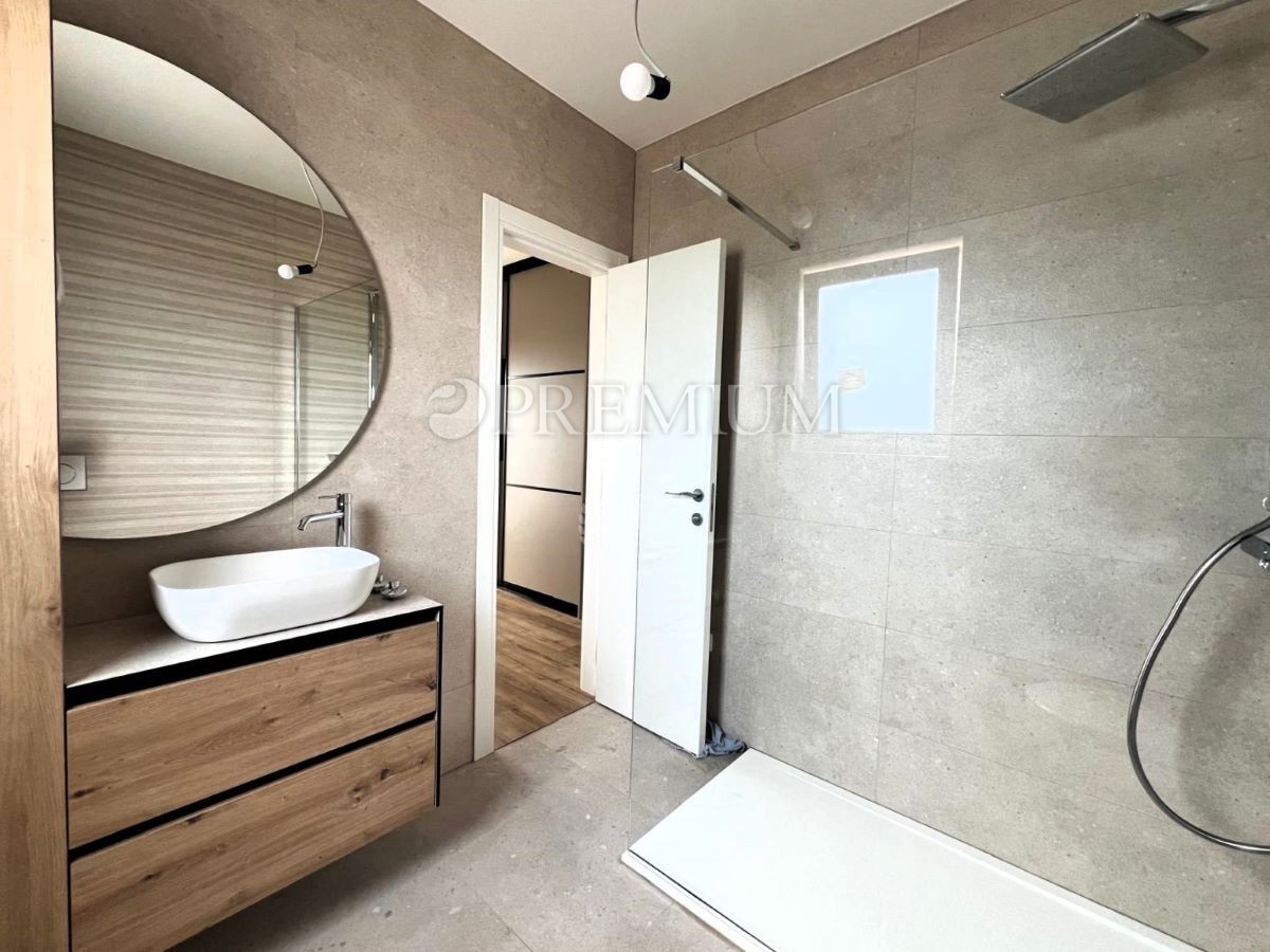 Malinska, casa nuova, 152 m², con piscina e vista mare!  