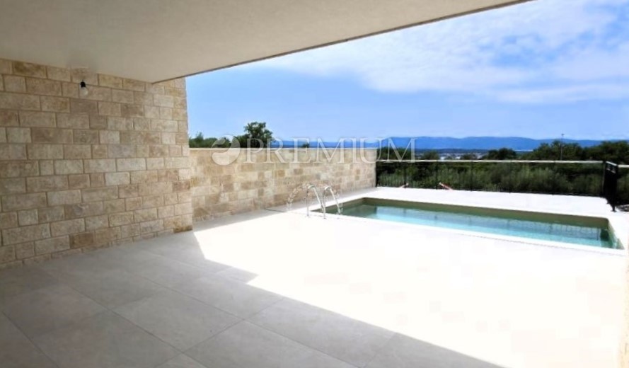 Malinska, casa nuova, 152 m², con piscina e vista mare!  