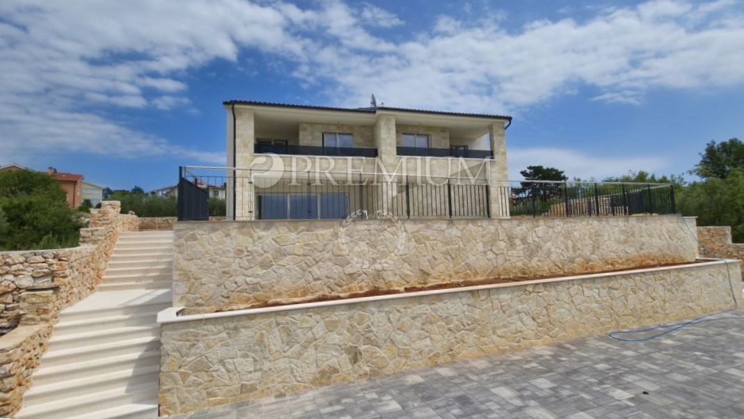 Malinska, casa nuova, 152 m², con piscina e vista mare!  