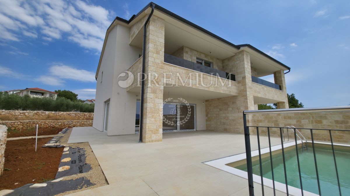 Malinska, casa nuova, 152 m², con piscina e vista mare!  