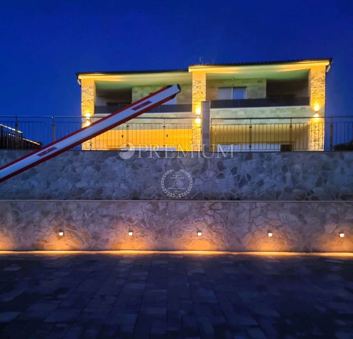 Malinska, casa nuova, 152 m², con piscina e vista mare!  