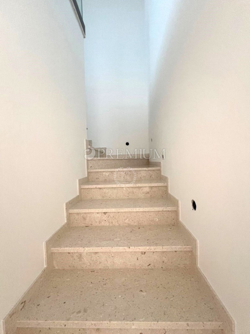 Malinska, casa nuova, 152 m², con piscina e vista mare!  