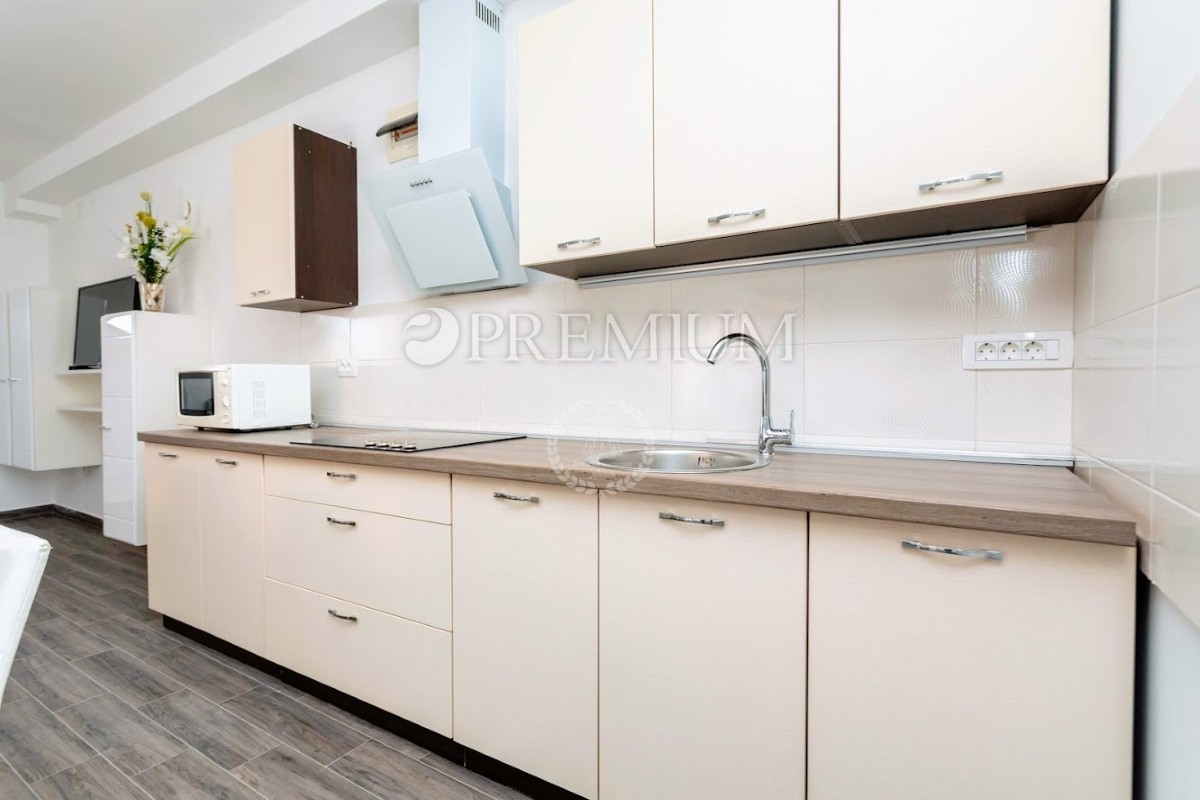 Soline, Casa Bifamiliare a Solo 100 Metri dal Mare!