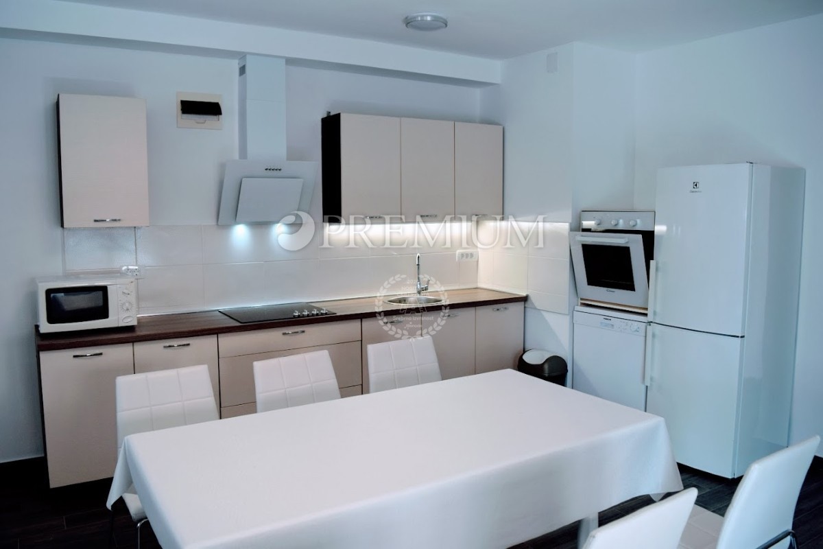 Soline, Casa Bifamiliare a Solo 100 Metri dal Mare!