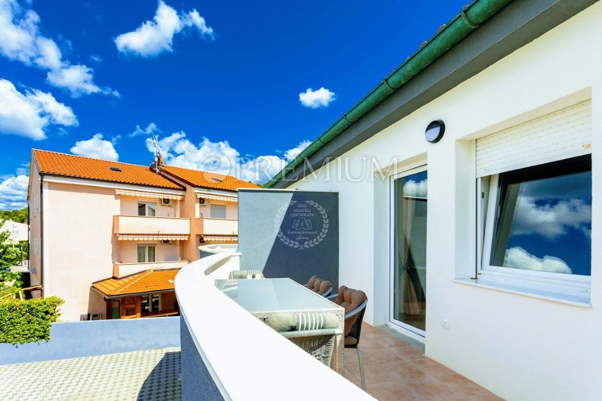 Soline, Casa Bifamiliare a Solo 100 Metri dal Mare!