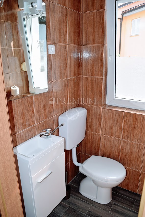 Soline, Casa Bifamiliare a Solo 100 Metri dal Mare!