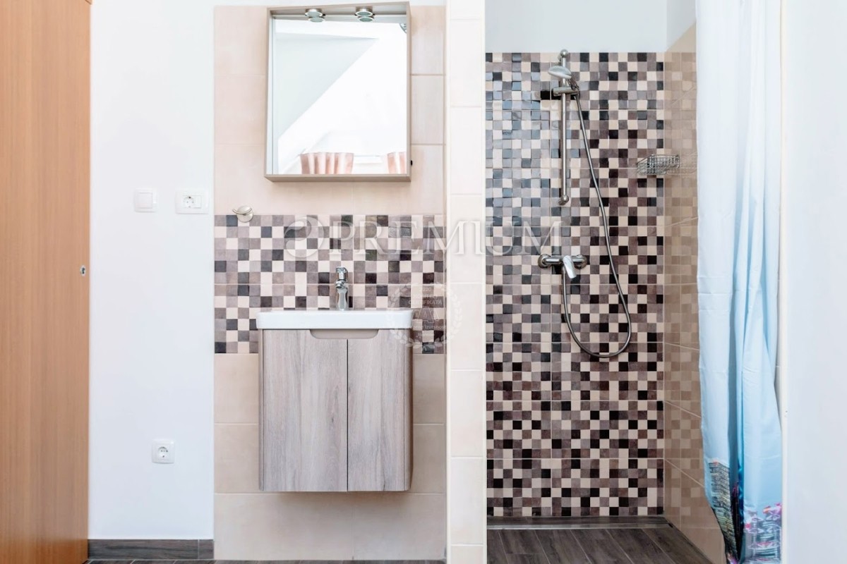 Soline, Casa Bifamiliare a Solo 100 Metri dal Mare!