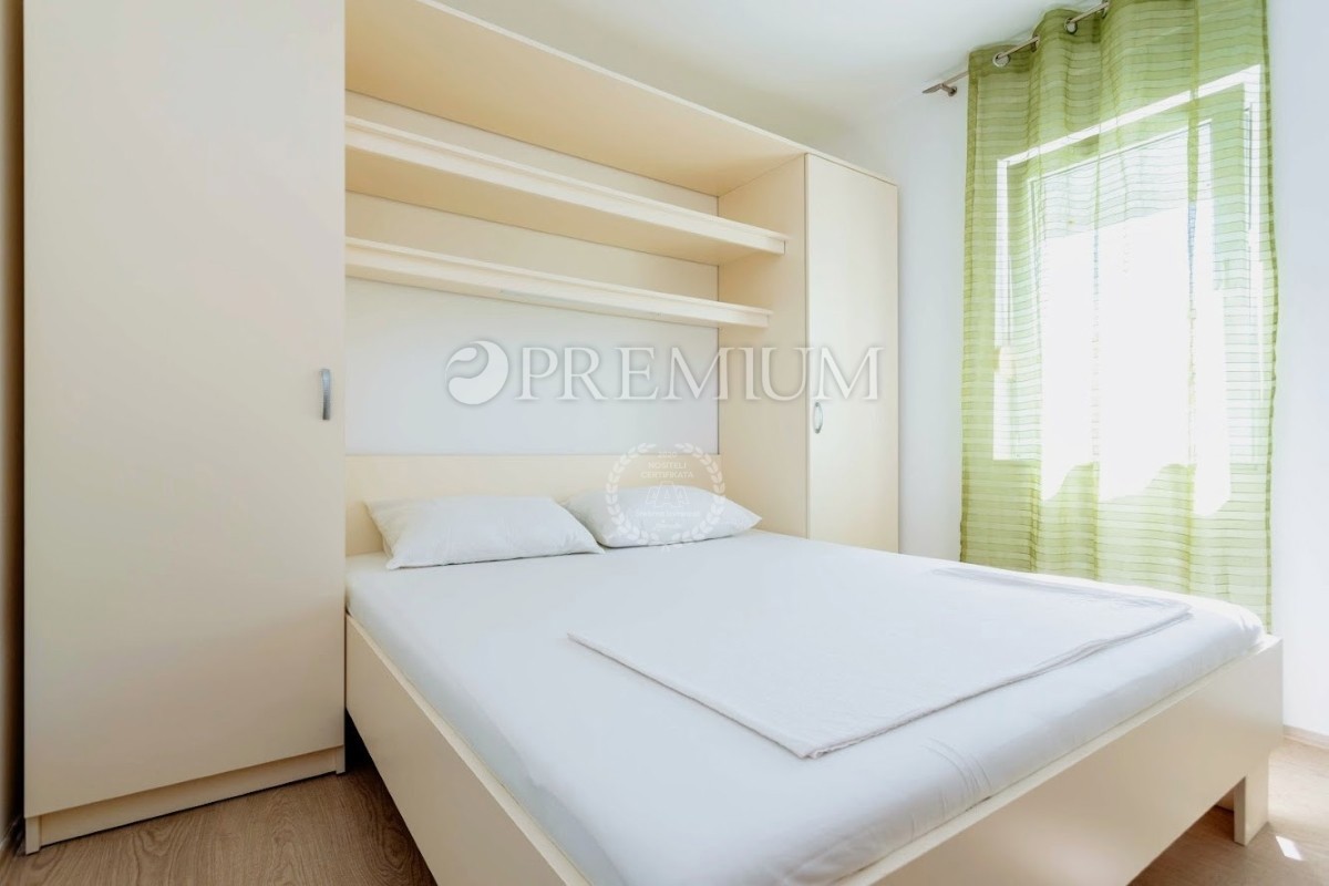 Soline, Casa Bifamiliare a Solo 100 Metri dal Mare!