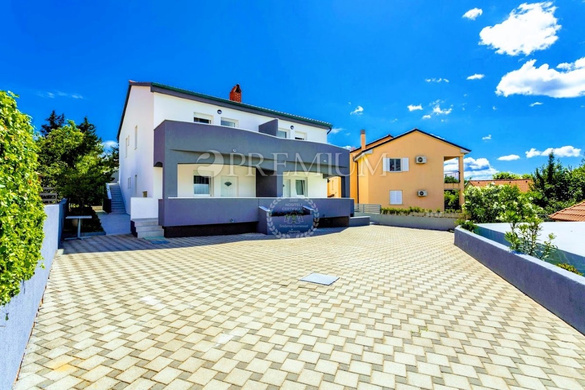 Soline, Casa Bifamiliare a Solo 100 Metri dal Mare!