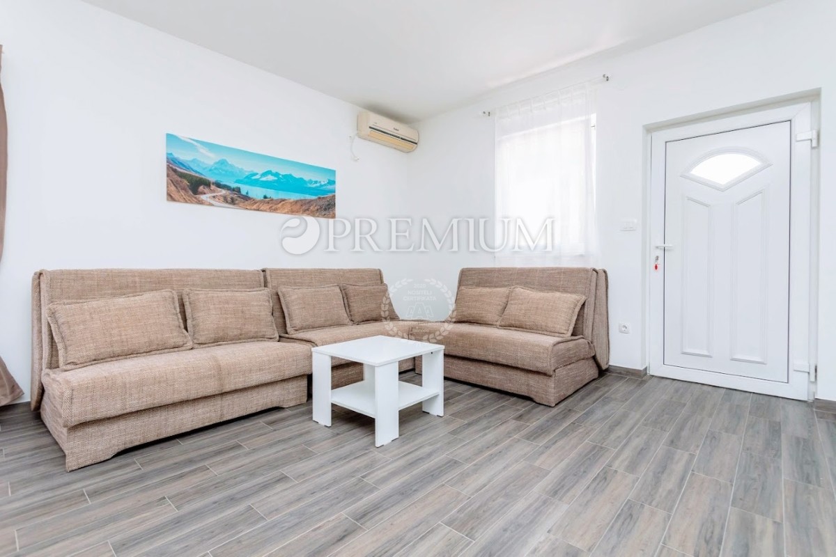 Soline, Casa Bifamiliare a Solo 100 Metri dal Mare!