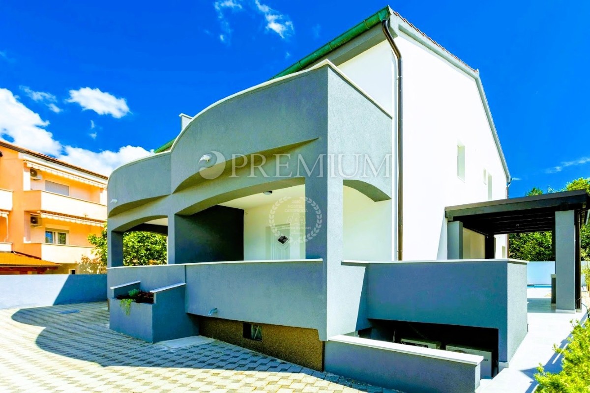 Soline, Casa Bifamiliare a Solo 100 Metri dal Mare!