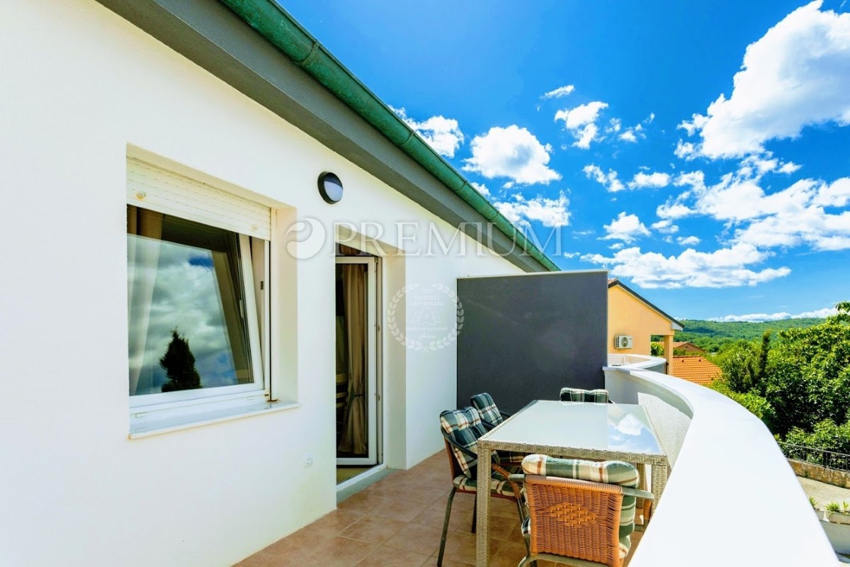 Soline, Casa Bifamiliare a Solo 100 Metri dal Mare!